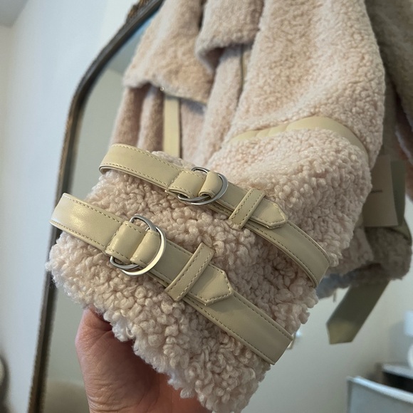 BRAND NEW with tags Bailey Moto Jacket in Tan Sand
Tularosa - Picture 4 of 7